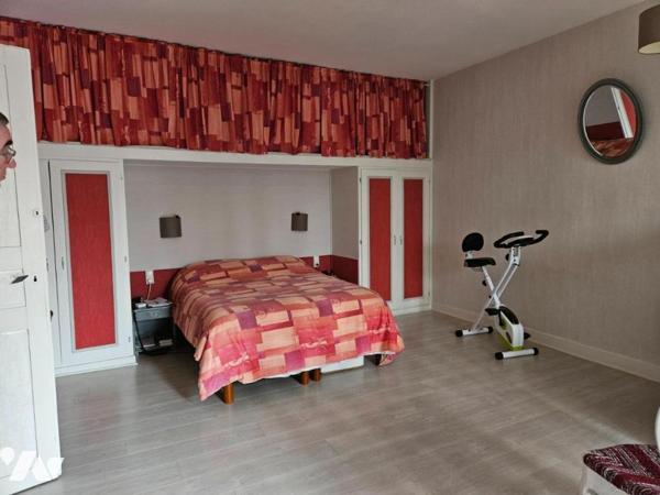 A vendre à VALENCE-EN-POITOU (86700), belle maison de ville de 210m²