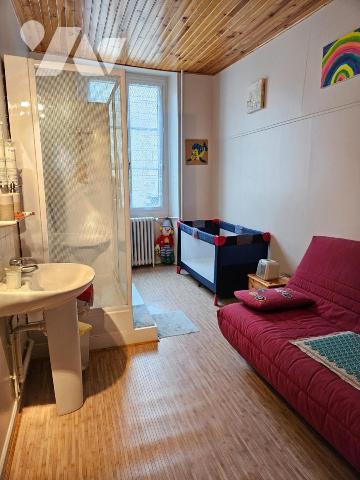 A vendre à VALENCE-EN-POITOU (86700), belle maison de ville de 210m²