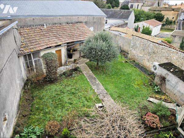 A vendre à VALENCE-EN-POITOU (86700), belle maison de ville de 210m²