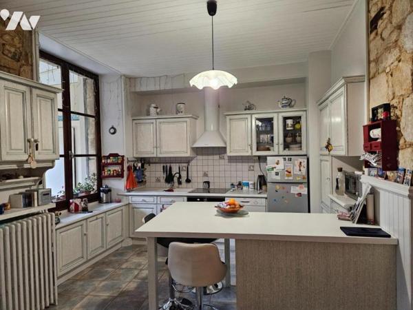 A vendre à VALENCE-EN-POITOU (86700), belle maison de ville de 210m²