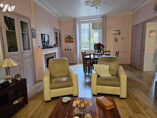 A vendre à VALENCE-EN-POITOU (86700), belle maison de ville de 210m²