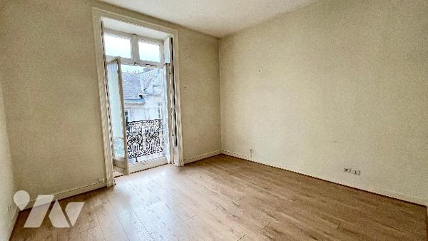 GRASLIN-CAMBRONNE, Centre-ville, quartier prisé, appartement de caractère avec ascenseur