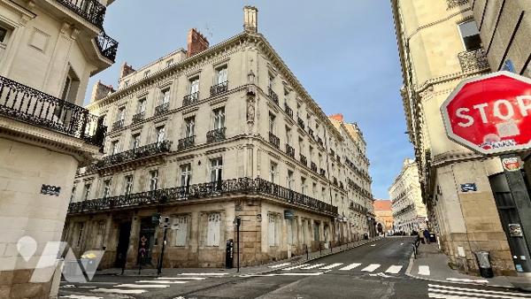 GRASLIN-CAMBRONNE, Centre-ville, quartier prisé, appartement de caractère avec ascenseur
