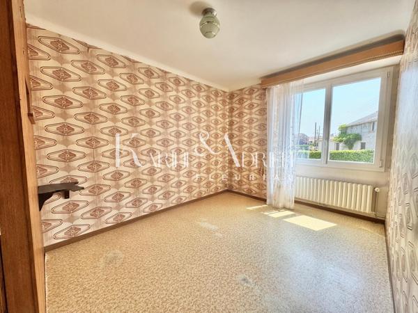 MAISON 3 CHAMBRES, JARDIN, GARAGE, DÉPENDANCES, GRENIER et PRÉAU