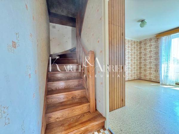 MAISON 3 CHAMBRES, JARDIN, GARAGE, DÉPENDANCES, GRENIER et PRÉAU