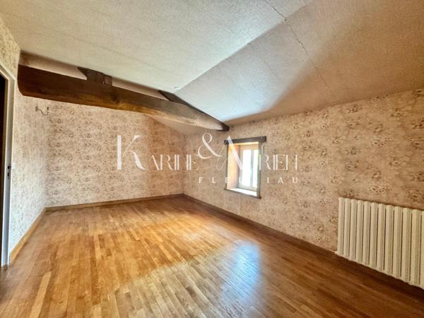 MAISON 3 CHAMBRES, JARDIN, GARAGE, DÉPENDANCES, GRENIER et PRÉAU