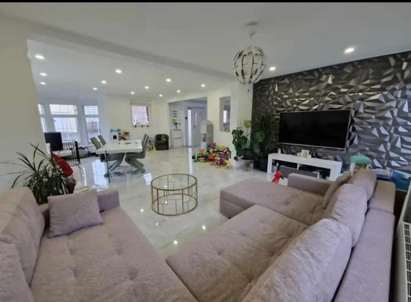 N'hésitez pas à visiter cette maison individuelle.