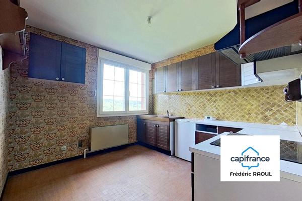 Maison de plain-pied avec sous-sol complet et grand terrain – Vue dégagée !