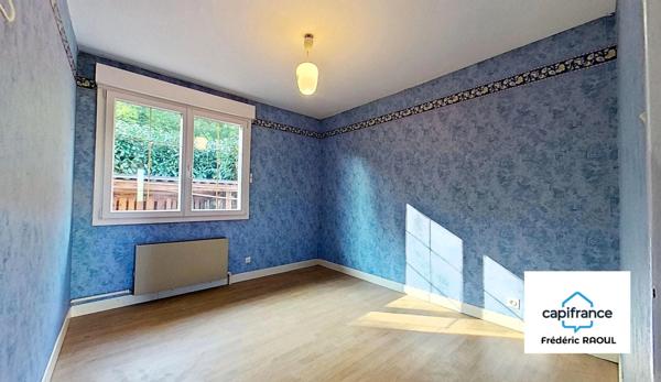 Maison de plain-pied avec sous-sol complet et grand terrain – Vue dégagée !