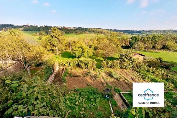 Maison de plain-pied avec sous-sol complet et grand terrain – Vue dégagée !