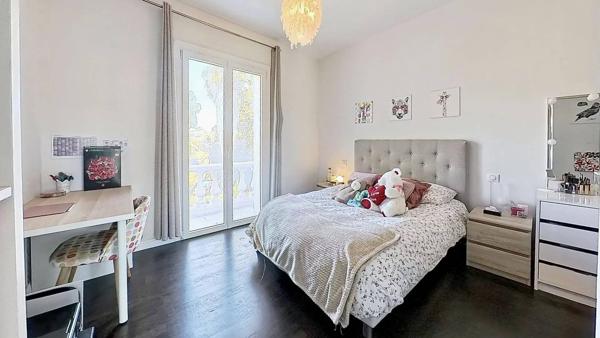 Villa de Charme à Vence 342m² - 5 Chambres - Aperçu Mer - Piscine - Terrasses et Jardin Paysagé