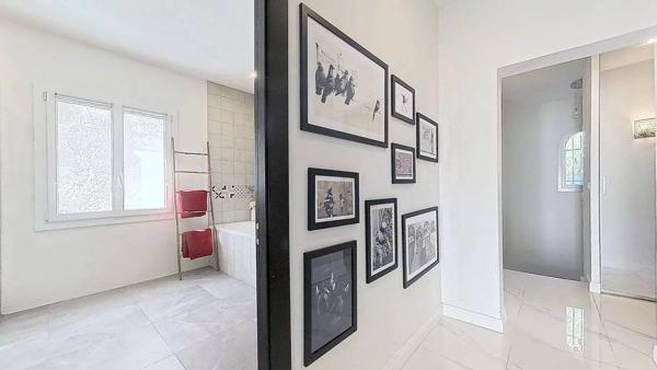 Villa de Charme à Vence 342m² - 5 Chambres - Aperçu Mer - Piscine - Terrasses et Jardin Paysagé