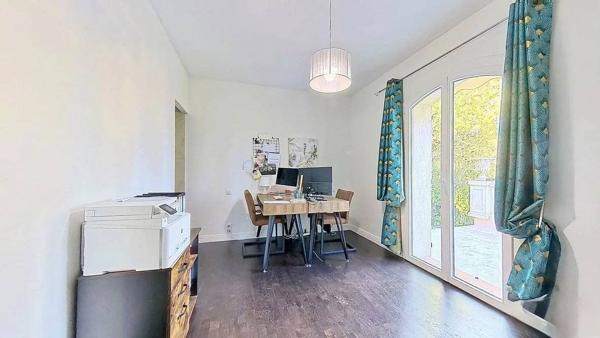 Villa de Charme à Vence 342m² - 5 Chambres - Aperçu Mer - Piscine - Terrasses et Jardin Paysagé