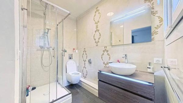 Villa de Charme à Vence 342m² - 5 Chambres - Aperçu Mer - Piscine - Terrasses et Jardin Paysagé