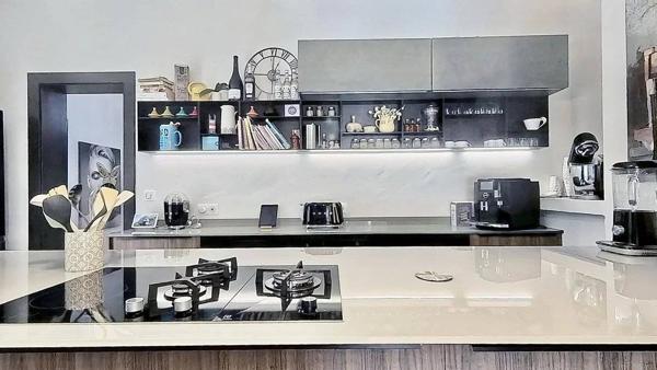 Villa de Charme à Vence 342m² - 5 Chambres - Aperçu Mer - Piscine - Terrasses et Jardin Paysagé