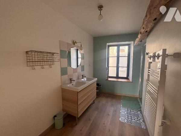 L'office est fier de vous proposer cette superbe maison en pierre située sur la commune de Vend...