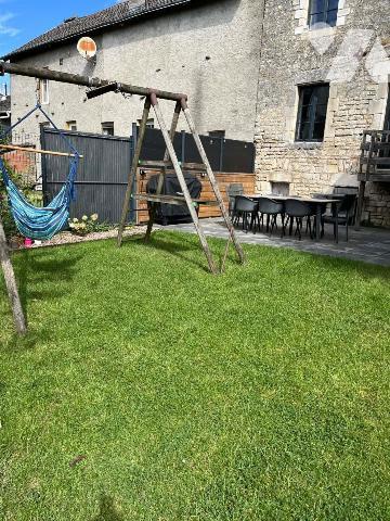 L'office est fier de vous proposer cette superbe maison en pierre située sur la commune de Vend...