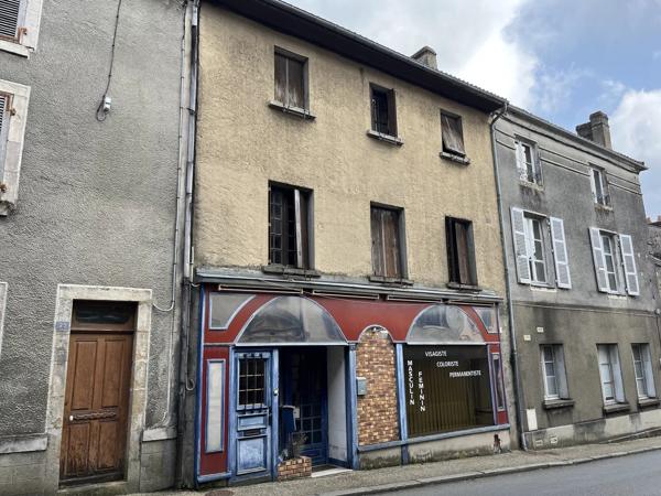 Bien de 3 chambres avec un espace commercial au rez-de-chaussée