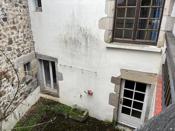 Bien de 3 chambres avec un espace commercial au rez-de-chaussée
