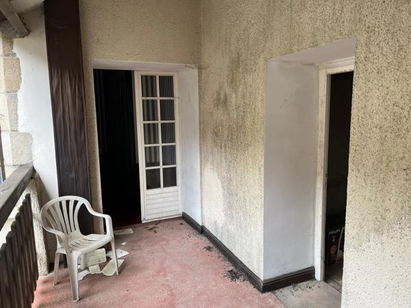 Bien de 3 chambres avec un espace commercial au rez-de-chaussée
