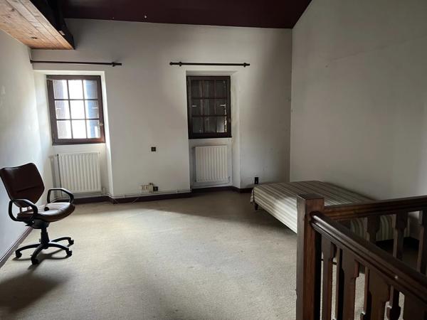 Bien de 3 chambres avec un espace commercial au rez-de-chaussée