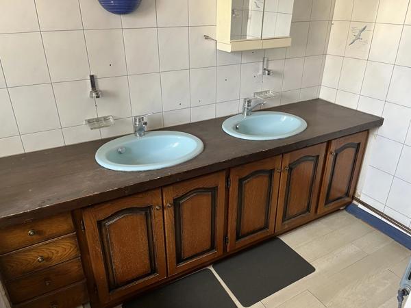 Bien de 3 chambres avec un espace commercial au rez-de-chaussée