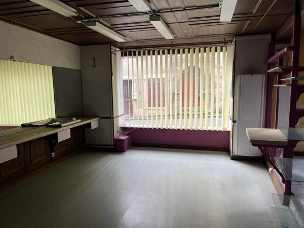 Bien de 3 chambres avec un espace commercial au rez-de-chaussée