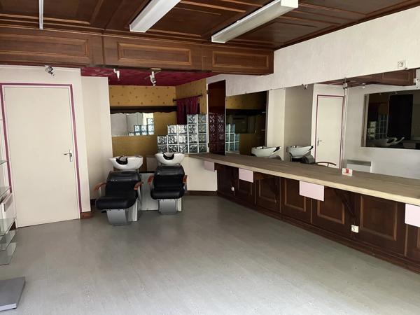Bien de 3 chambres avec un espace commercial au rez-de-chaussée