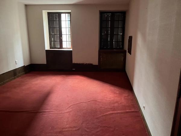 Bien de 3 chambres avec un espace commercial au rez-de-chaussée