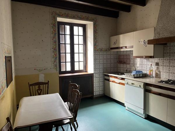 Bien de 3 chambres avec un espace commercial au rez-de-chaussée