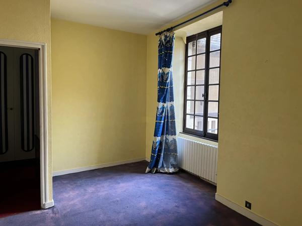 Bien de 3 chambres avec un espace commercial au rez-de-chaussée