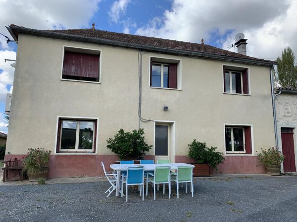 Propriété de campagne avec gîtes et piscine