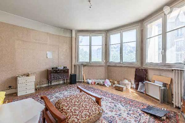 Trois pièces avec charme à rénover dans une petite copropriété , vendu avec cave