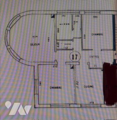 Trois pièces avec charme à rénover dans une petite copropriété , vendu avec cave