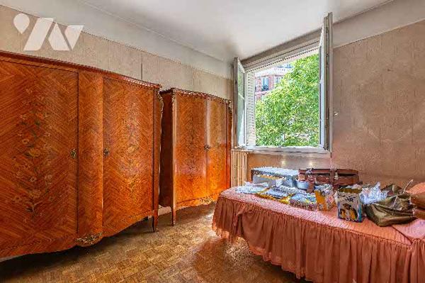 Trois pièces avec charme à rénover dans une petite copropriété , vendu avec cave