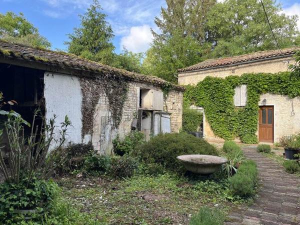 Maison à vendre 234 300 € Champniers 9 p 218 m² DPE D
