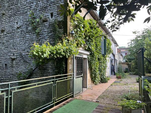 Maison à vendre 234 300 € Champniers 9 p 218 m² DPE D