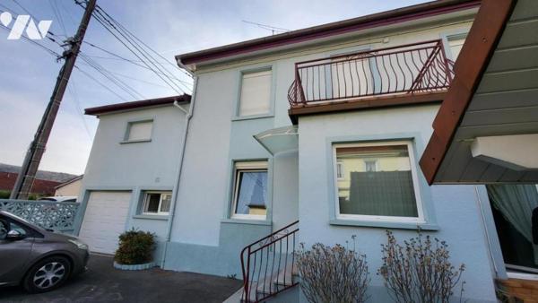 MANDEURE, maison mitoyenne rénovée, quatre pièces sur 1a63ca de terrain
