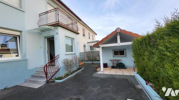 MANDEURE, maison mitoyenne rénovée, quatre pièces sur 1a63ca de terrain