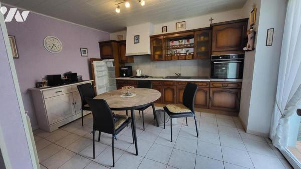 MANDEURE, maison mitoyenne rénovée, quatre pièces sur 1a63ca de terrain