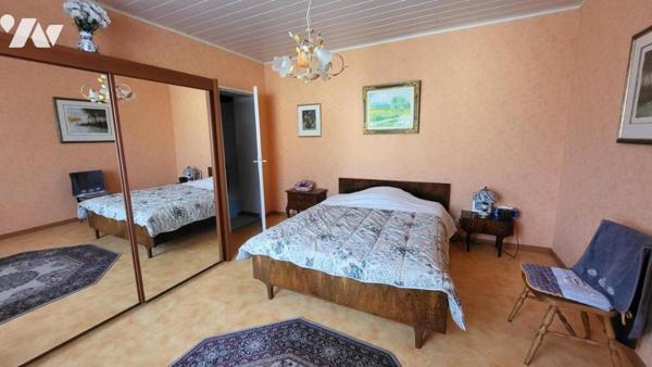 MANDEURE, maison mitoyenne rénovée, quatre pièces sur 1a63ca de terrain