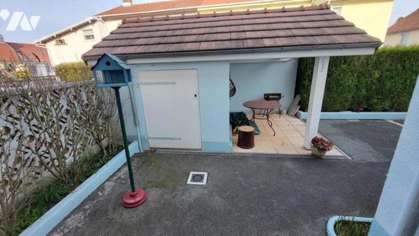 MANDEURE, maison mitoyenne rénovée, quatre pièces sur 1a63ca de terrain