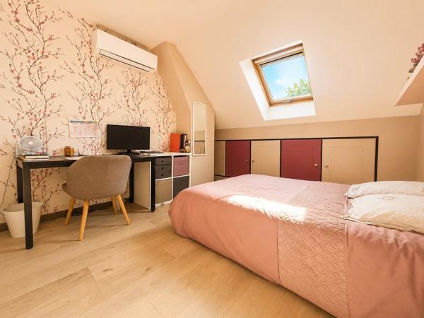 Vente                                                      Maison
                        
                     6 pièces                      130 m2                     à Tournan-en-Brie