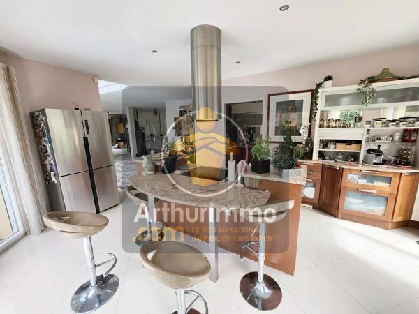 Vente                                                      Propriété
                        
                     10 pièces                      260 m2                     à Brunoy