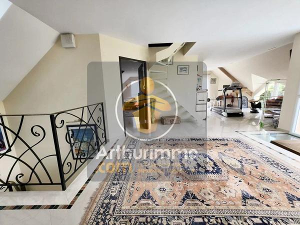 Vente                                                      Propriété
                        
                     10 pièces                      260 m2                     à Brunoy