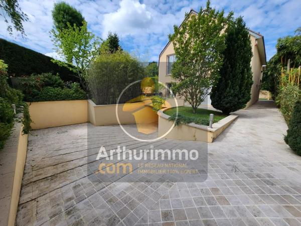 Vente                                                      Propriété
                        
                     10 pièces                      260 m2                     à Brunoy