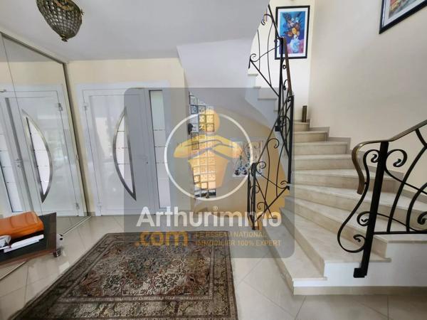 Vente                                                      Propriété
                        
                     10 pièces                      260 m2                     à Brunoy