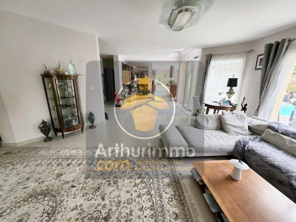 Vente                                                      Propriété
                        
                     10 pièces                      260 m2                     à Brunoy