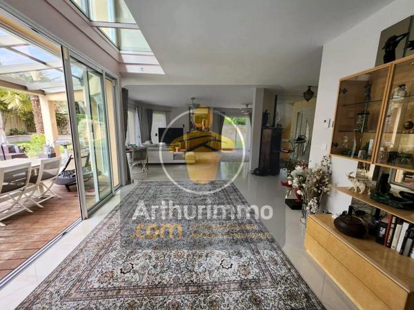 Vente                                                      Propriété
                        
                     10 pièces                      260 m2                     à Brunoy