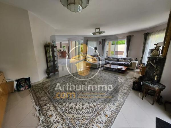 Vente                                                      Propriété
                        
                     10 pièces                      260 m2                     à Brunoy